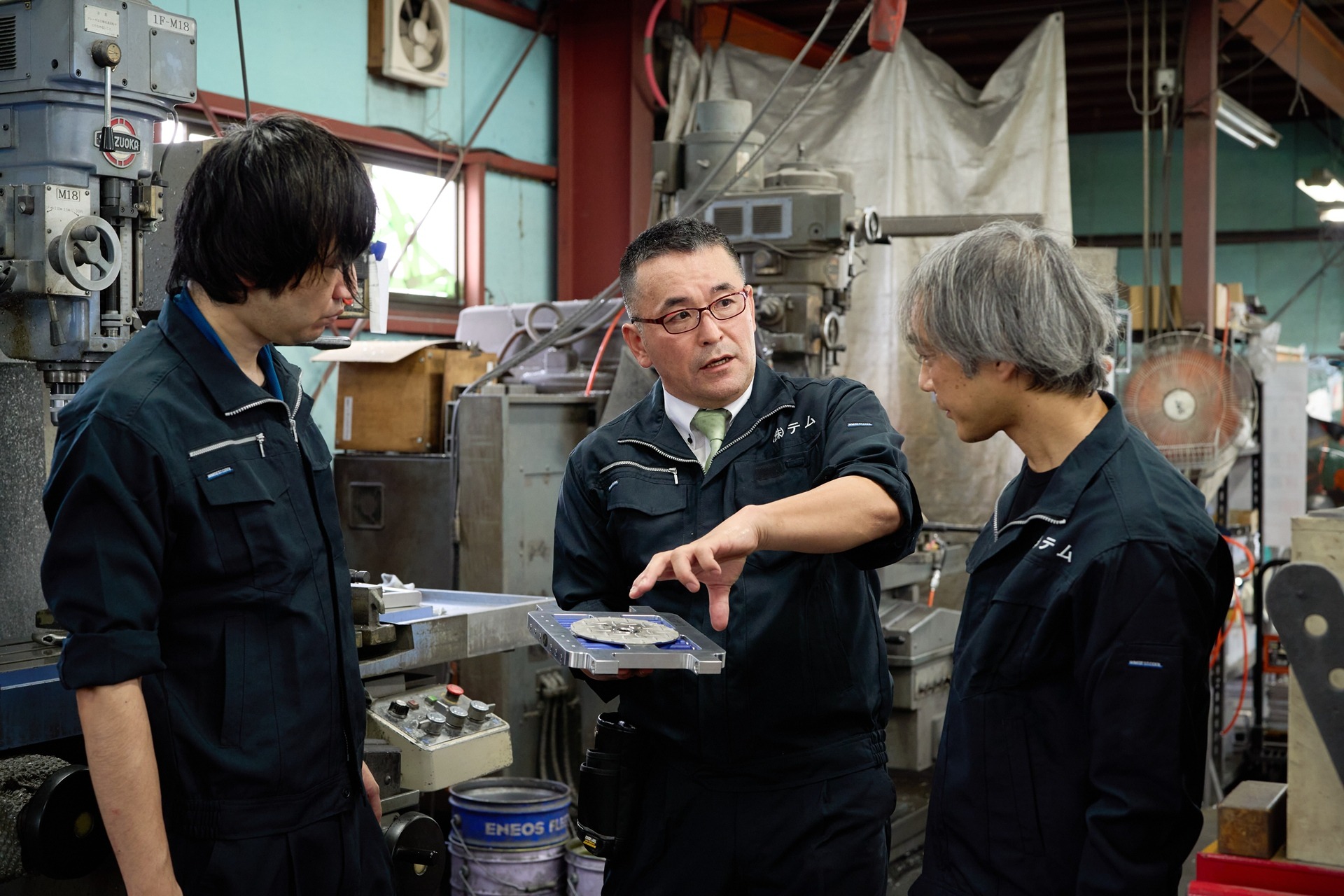 軽量で高強度なアルミ製搬送機材の開発を通じて、作業負担の軽減と安定した搬送を実現します。