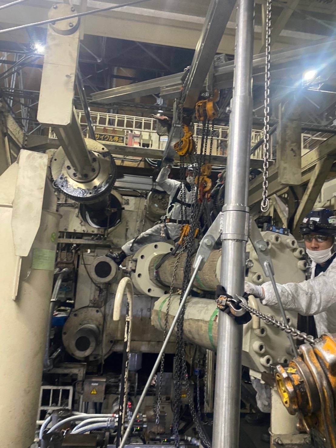 狭小スペースでも自在に動かせる！